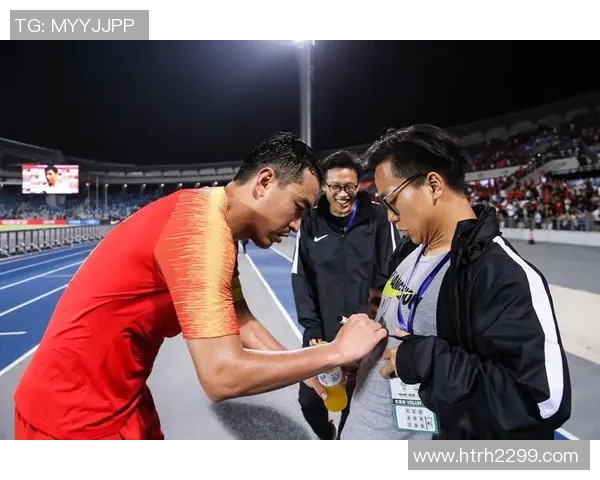 中国足球队签约新球星助力崛起 引发国内外球迷热烈关注