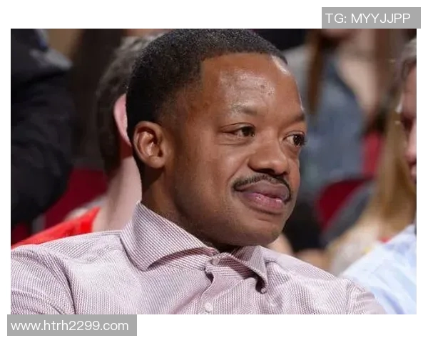 昔日绿茵传奇退役后身材大变 变胖现象引发球迷热议 昔日绿茵传奇退役后身材大变 变胖现象引发球迷热议